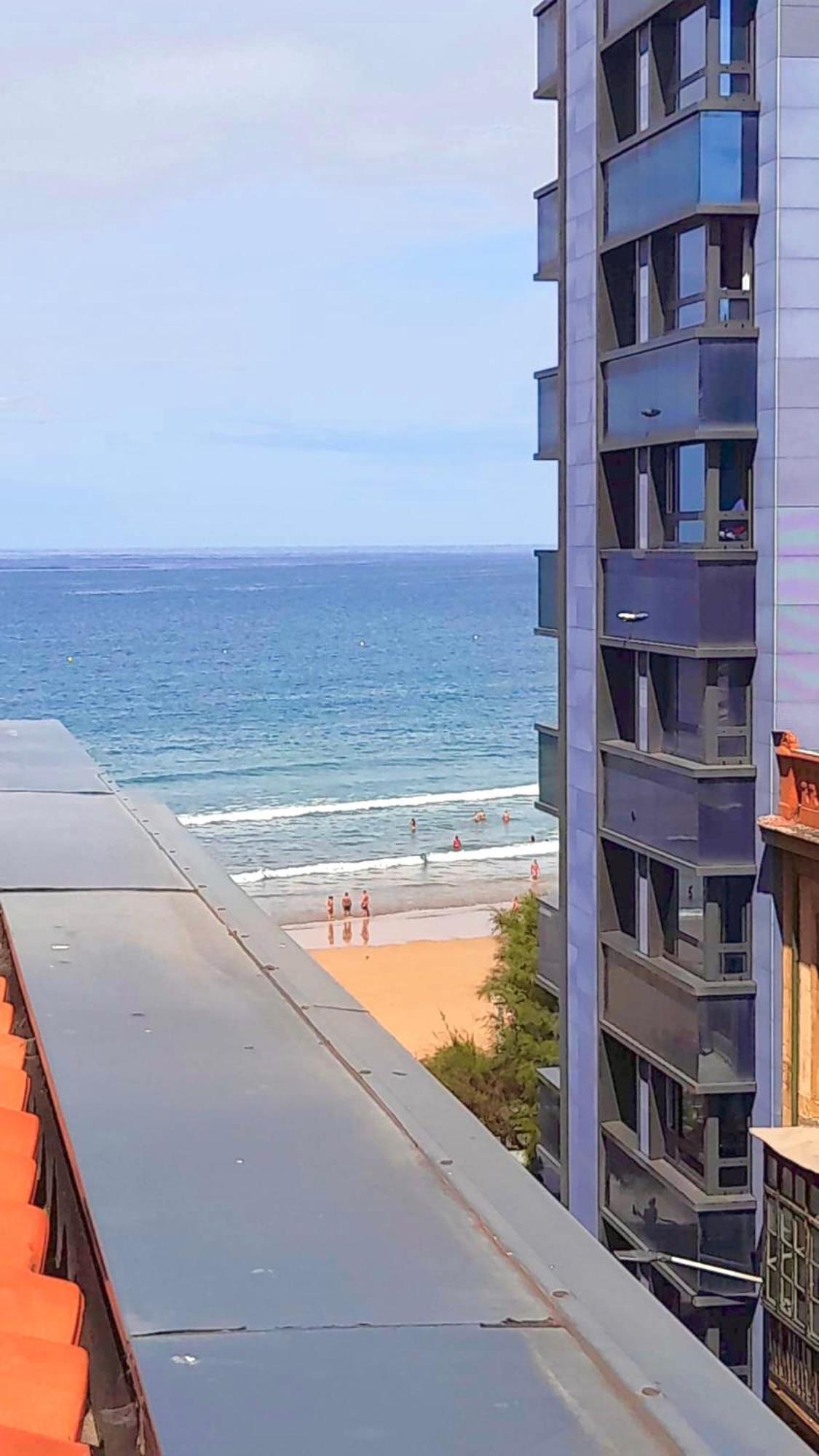 Atico Con Terraza En Playa De San Lorenzo ヒホン エクステリア 写真